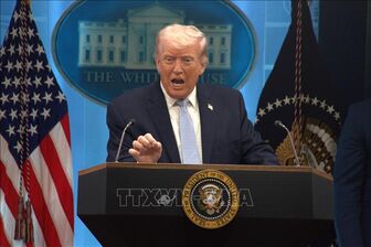 Tổng thống Trump khơi lại vấn đề kiểm soát Greenland tại hội nghị NATO