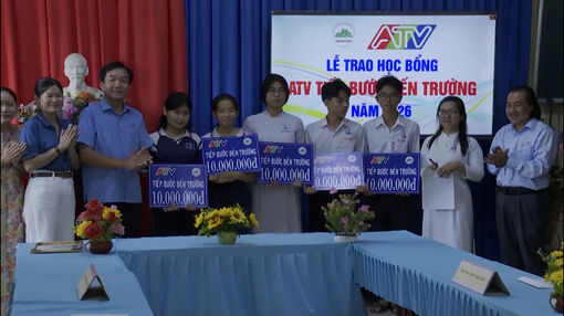 “ATV Tiếp bước đến trường” trao học bổng cho em Huỳnh Tấn Phát