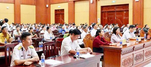 Hơn 200 cán bộ, đảng viên và nhân dân xã Kiên Lương dự hội nghị tuyên truyền biển, đảo