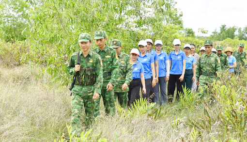 NHỮNG CỘT MỐC TRONG LÒNG DÂN - Bài 1: Nơi đường biên bắt đầu từ lòng dân