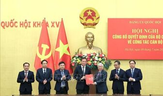 Công bố quyết định của Bộ Chính trị chỉ định Ủy ban Kiểm tra Đảng ủy Quốc hội nhiệm kỳ 2025-2030