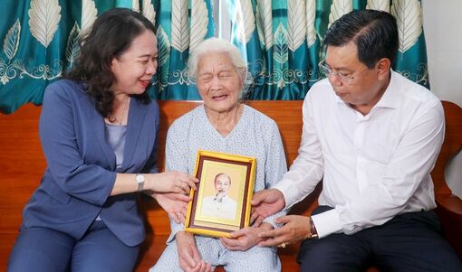 Phó Chủ tịch nước Võ Thị Ánh Xuân thăm, tặng quà Mẹ Việt Nam Anh hùng và gia đình chính sách tại An Giang