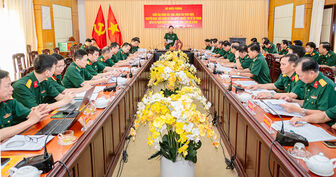 Thượng tướng Nguyễn Văn Gấu kiểm tra tại Bộ Chỉ huy Quân sự tỉnh An Giang