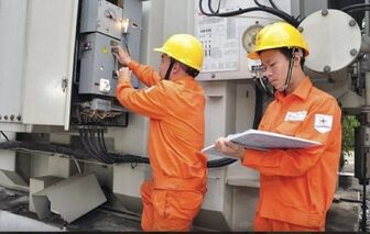 Chuyên gia cảnh báo: Không điều chỉnh cách dùng điện, hóa đơn sẽ còn tăng