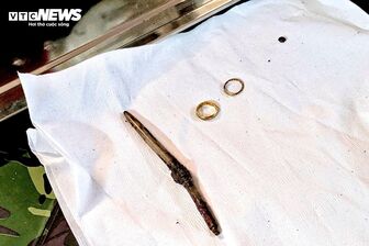 Xúc động hình ảnh cặp nhẫn vàng cạnh hài cốt liệt sĩ tại Công viên Lê Thị Riêng