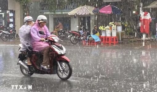 Thời tiết ngày 10/7: Bắc Bộ mưa dông, Trung Bộ nắng nóng