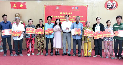 Xã Vĩnh Phong bàn giao 24 căn nhà Đại đoàn kết