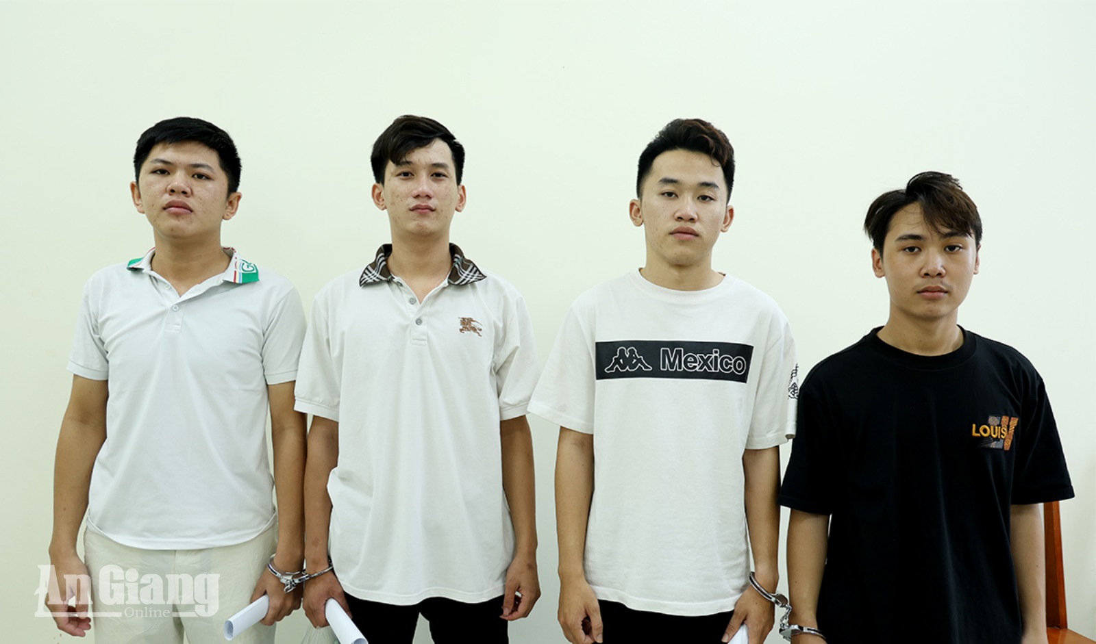 An Giang bắt tạm giam 4 thanh niên gây rối, đâm người tại quán nhậu