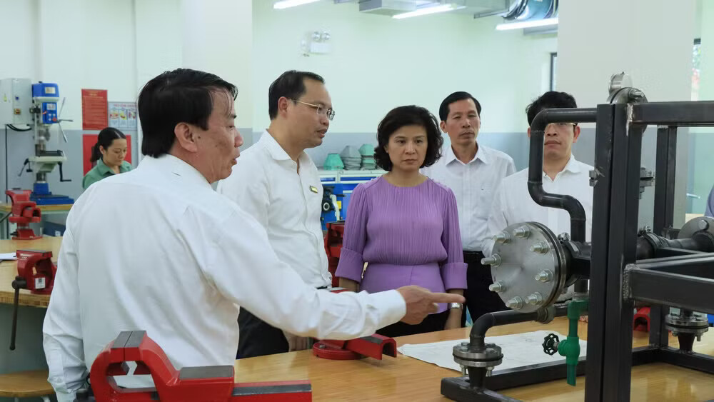 Bước chuyển chiến lược từ “bằng cấp” sang “nghề nghiệp”: Chìa khóa nâng tầm nguồn nhân lực Việt Nam