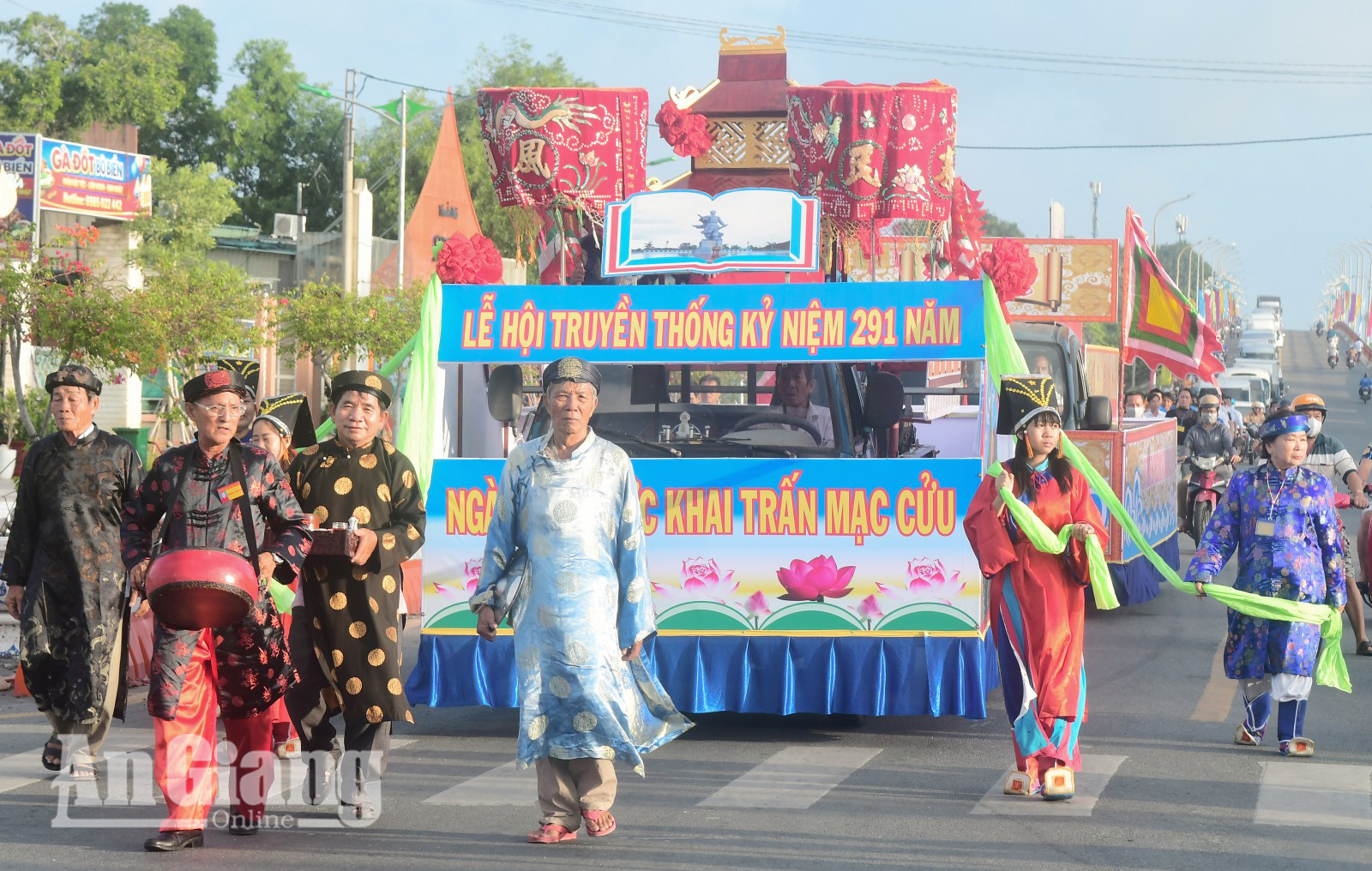 Phó Bí thư Thường trực Tỉnh ủy An Giang dự lễ giỗ Đức Khai trấn Mạc Cửu tại Hà Tiên
