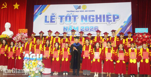 Hơn 650 sinh viên Trường Đại học An Giang tốt nghiệp loại giỏi, xuất sắc