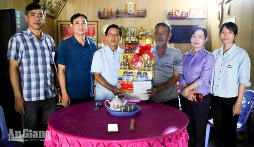 An Giang thăm, tặng quà Mẹ Việt Nam anh hùng Nguyễn Thị Lựu