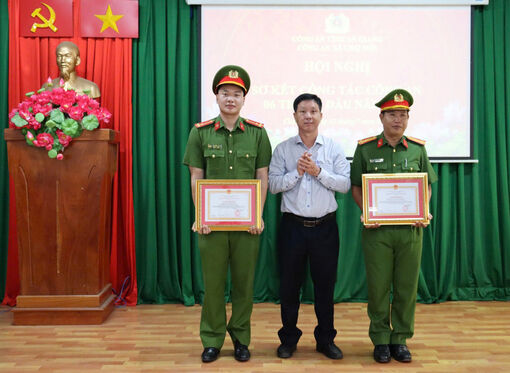 Công an xã Chợ Mới được Giám đốc Công an tỉnh An Giang tặng giấy khen
