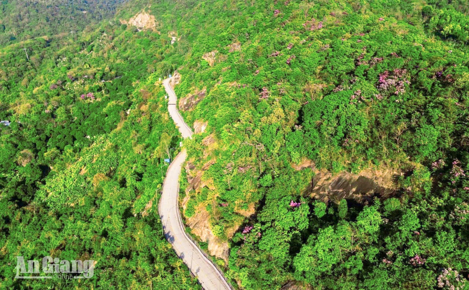 Nhịp sống Bảy Núi mùa mưa