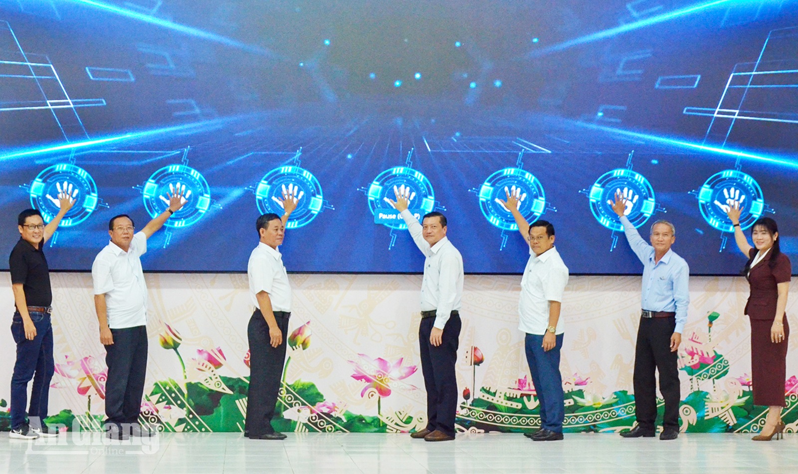 Tân Hiệp ra mắt Cổng hệ sinh thái chuyển đổi số, thúc đẩy phát triển kinh tế số