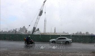 Dông lốc cuốn sập mái vòm chợ, hàng chục căn nhà bị tốc mái ở Cần Thơ