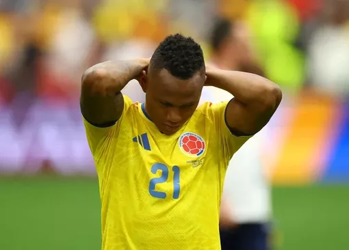 Bỏ lỡ bàn thắng ở World Cup, tiền vệ Colombia bị doạ giết