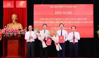 Công bố quyết định của Thủ tướng Chính phủ điều động, bổ nhiệm hai Thứ trưởng Giáo dục và Đào tạo
