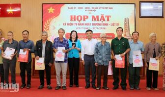 Tân Hội trao nhà Đại đoàn kết, tặng quà người có công