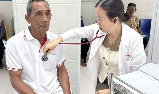 Hơn 500 người cao tuổi Khmer ở Ô Lâm được khám sức khỏe miễn phí