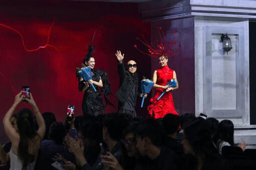 Dấu ấn haute couture từ Singapore trên sàn diễn thời trang Việt Nam