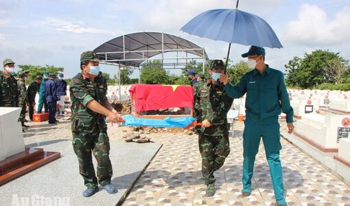 An Giang lấy mẫu ADN 6 hài cốt liệt sĩ chưa xác định danh tính tại Nghĩa trang Chợ Mới