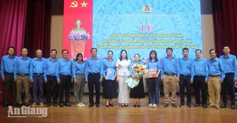 Công đoàn phường Long Xuyên và Công đoàn phường Mỹ Thới quản lý hơn 7.100 đoàn viên