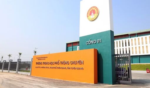 Khởi tố Hiệu trưởng trường THPT Chuyên Tuyên Quang cùng 6 người có liên quan