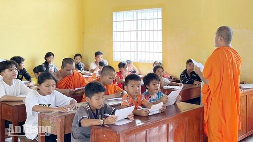Chính sách mới tiếp sức người giữ chữ Khmer