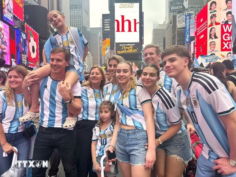 World Cup 2026: Bầu không khí lễ hội sôi động ở Quảng trường Thời đại