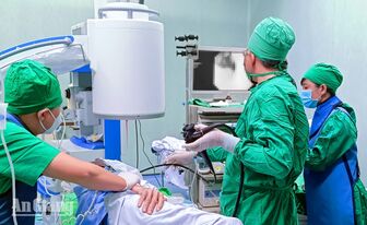 Phát triển y tế chất lượng cao phục vụ nhân dân