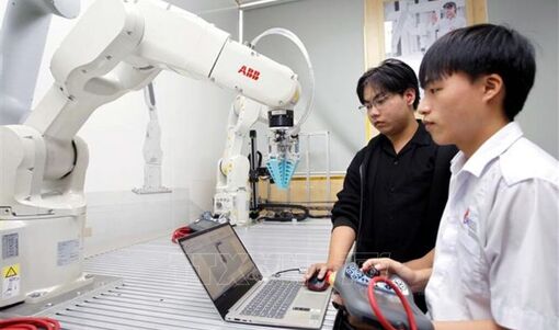 Việt Nam cần "tự chủ mở" để nâng vị thế trong kỷ nguyên AI