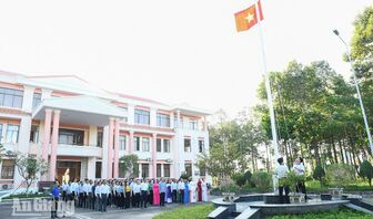 Kiên Lương đưa lời Bác dạy vào buổi chào cờ đầu tháng