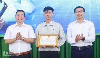 An Giang trao 46 giải cuộc thi sáng tạo sản phẩm giáo dục trên nền tảng AI