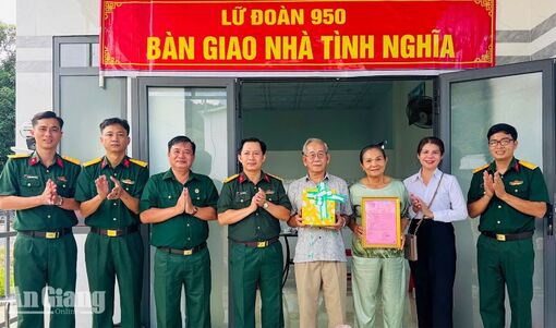 Lữ đoàn 950 trao nhà tình nghĩa cho thương binh ở Phú Quốc