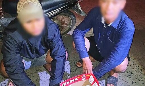Phạt hành chính hai người phát tờ rơi quảng cáo cho vay tiền góp