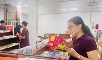 Nhộn nhịp thị trường sách giáo khoa trước thềm năm học mới