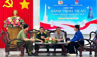 Gần 100 triệu đồng tri ân người có công tại phường Thới Sơn