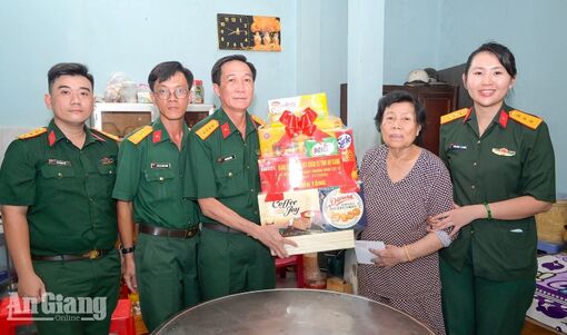 Bộ Chỉ huy Quân sự tỉnh An Giang tri ân gia đình chính sách tại Rạch Giá