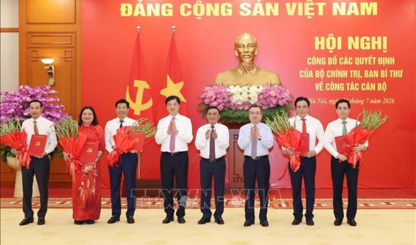 Hội nghị công bố các quyết định của Bộ Chính trị, Ban Bí thư về công tác cán bộ