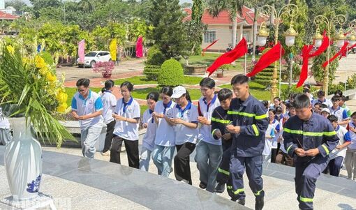 Đoàn viên, thanh niên Công an An Giang tri ân gia đình chính sách