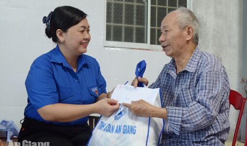 Tỉnh đoàn An Giang tri ân gia đình chính sách, người có công