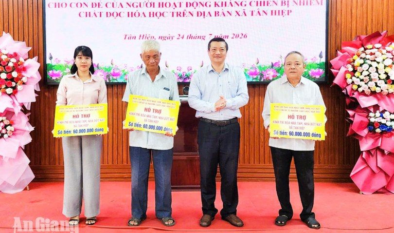Tân Hiệp hỗ trợ 240 triệu đồng xây, sửa nhà cho 5 hộ dân