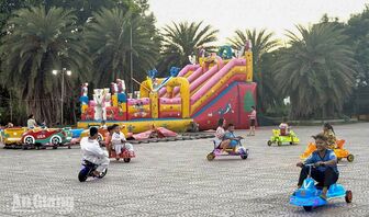 Ký ức dưới khoảng sân quê