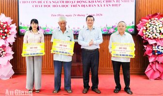 Tân Hiệp hỗ trợ 240 triệu đồng xây, sửa nhà cho 5 hộ dân