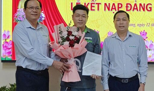 Chăm lo nguồn phát triển đảng viên mới