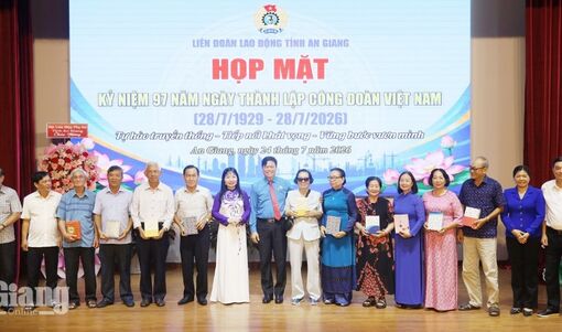 An Giang họp mặt kỷ niệm 97 năm Ngày thành lập Công đoàn Việt Nam