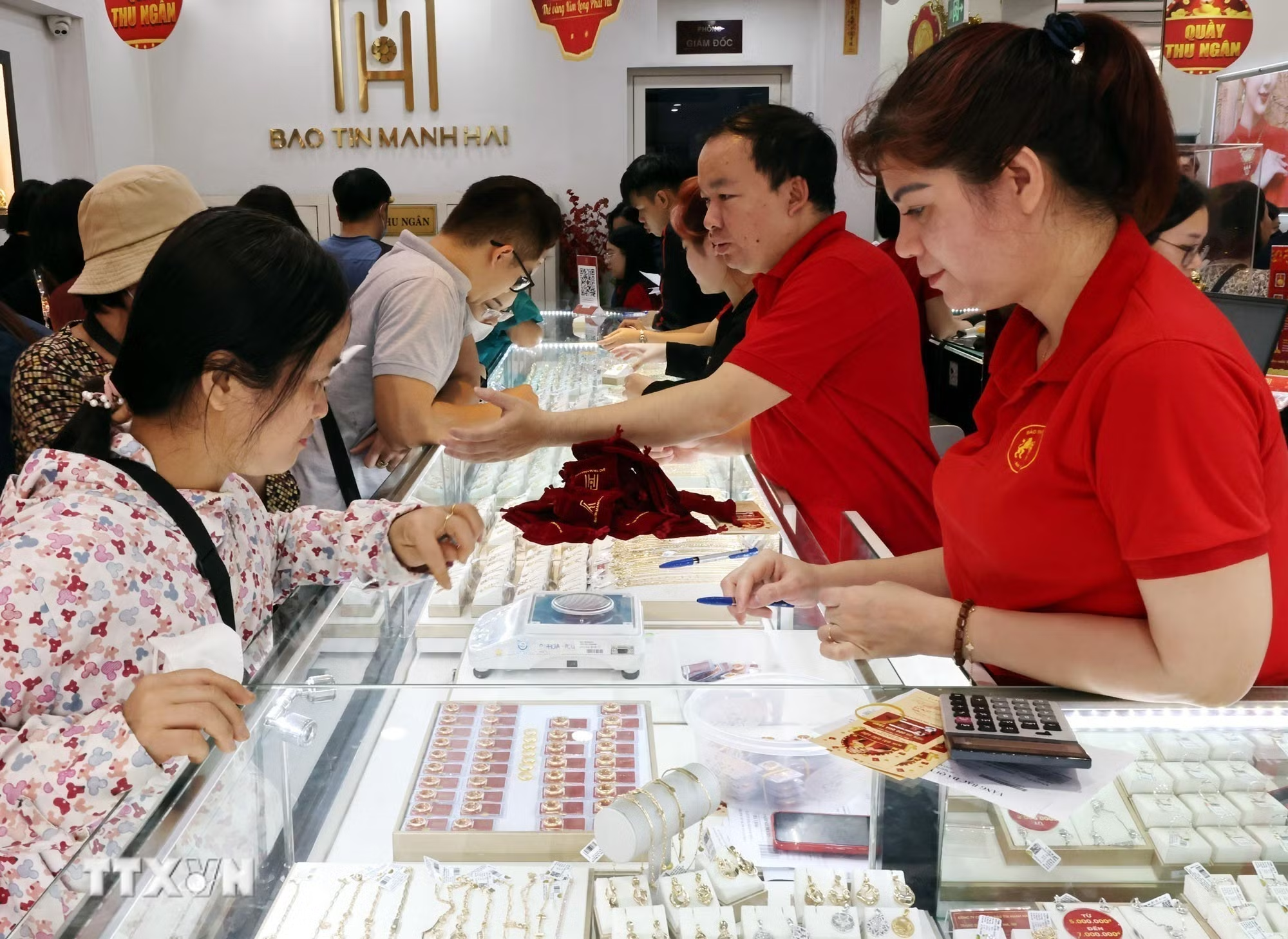 Chuyên gia giải mã 'ba lớp biến động' của giá vàng để tránh 'bẫy' thua lỗ