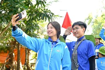 Một ngày theo chân chiến sĩ Mùa hè xanh ở Vĩnh Bình
