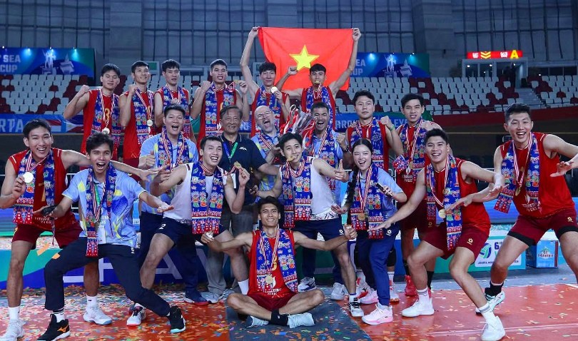 Bóng chuyền nam Việt Nam nhận thưởng "nóng" sau chức vô địch lịch sử